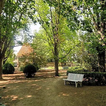 Le Domaine De Fraissinet Bed and breakfast